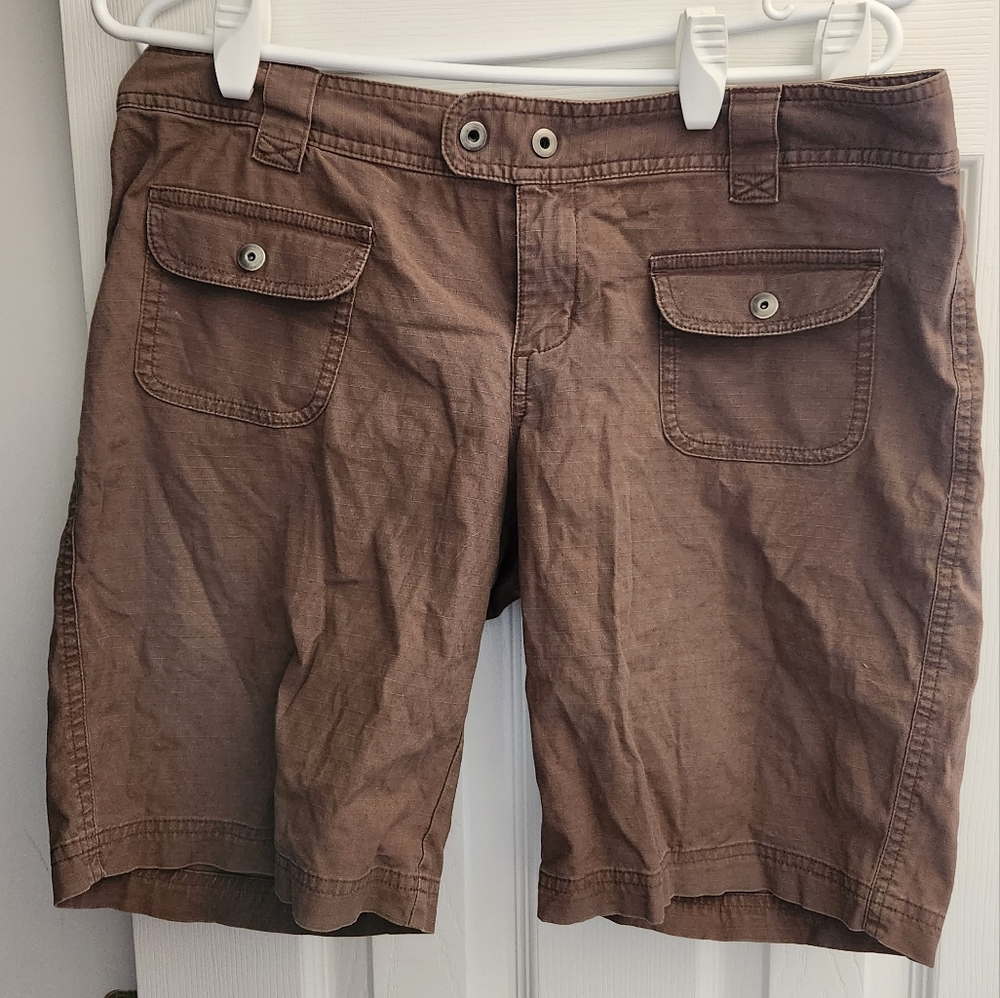(10) Women's Columbia Shorts